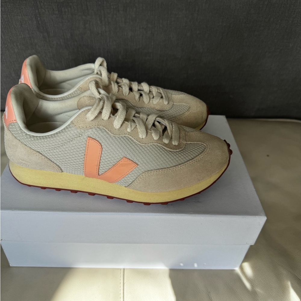 VEJA Rio Branco Alvomesh ‘Natural Bellini’. Size US  size 7.